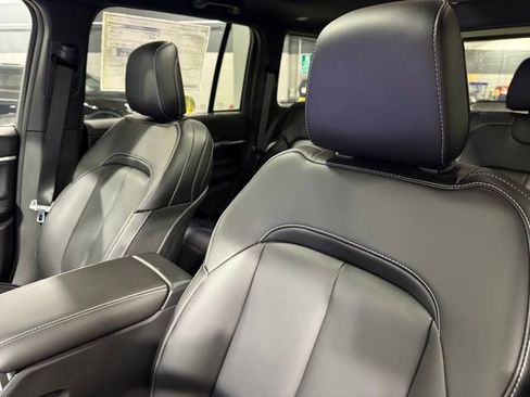 New 2025 Jeep Grand Cherokee Limited w/ Black Appearance Package image 25