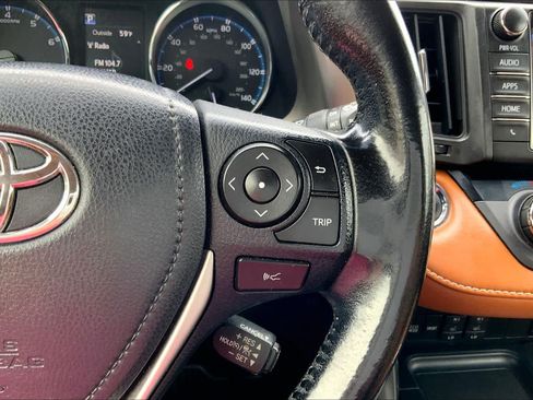 Used 2018 Toyota RAV4 Limited AWD/4WD image 25