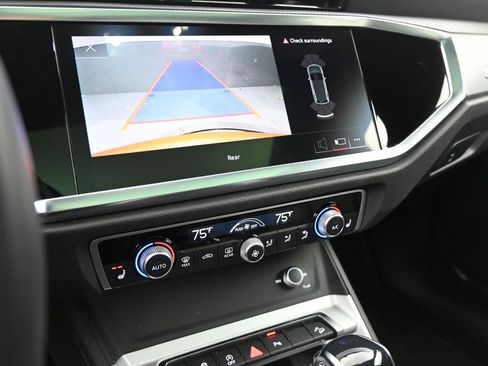 Used 2025 Audi Q3 2.0T Premium image 39