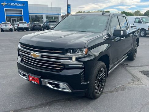 Used 2022 Chevrolet Silverado 1500 High Country w/ Technology Package AWD/4WD image 2