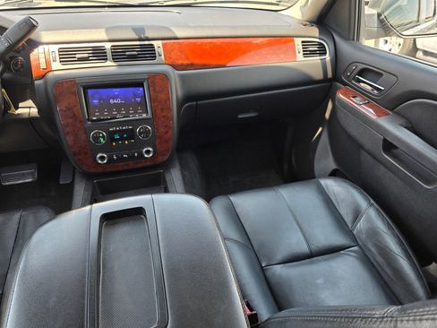 Used 2012 Chevrolet Suburban LT RWD image 14