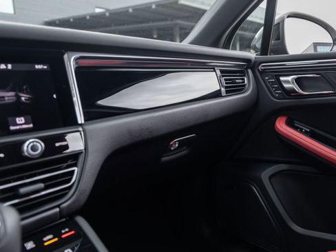 New 2026 Porsche Macan Turbo AWD/4WD image 34