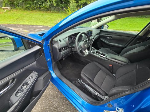 Used 2024 Nissan Sentra SV FWD image 10
