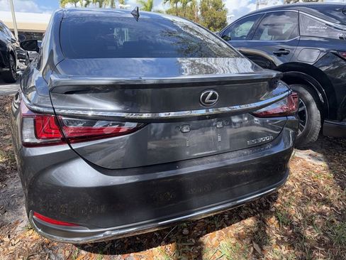 Certified 2025 Lexus ES 300h w/ Premium Package image 9