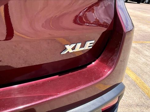 Used 2017 Toyota Highlander XLE FWD image 10