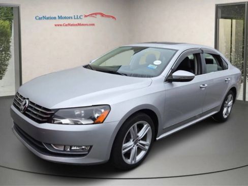 Used 2012 Volkswagen Passat TDI SE image 2