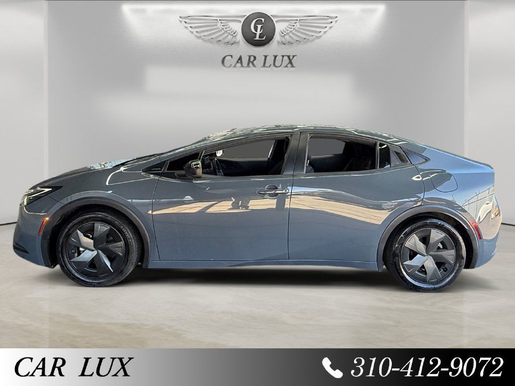 Used 2024 Toyota Prius LE FWD image 2