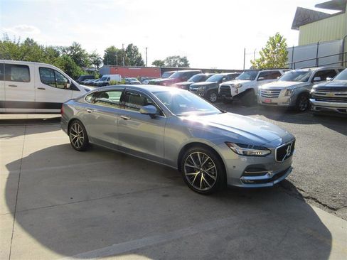Used 2018 Volvo S90 T5 Momentum w/ Convenience Package image 10