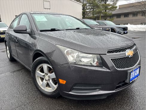 Used 2014 Chevrolet Cruze LT image 2