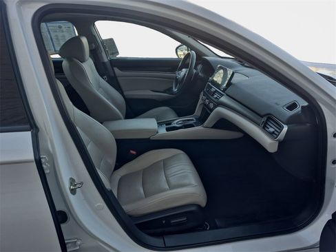 Certified 2019 Honda Accord Touring image 19