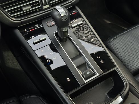 Certified 2026 Porsche Macan AWD/4WD image 20