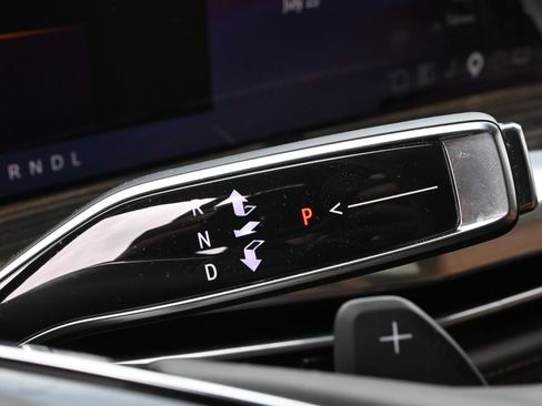 Certified 2025 Cadillac Escalade Premium Luxury AWD/4WD image 14