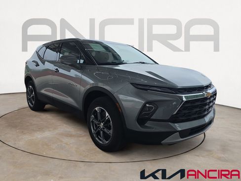 Used 2025 Chevrolet Blazer LT FWD image 1