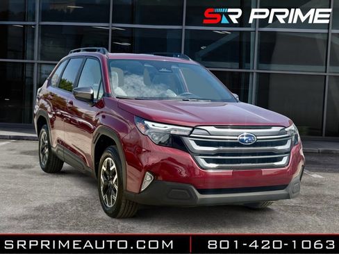 Used 2025 Subaru Forester Premium image 4