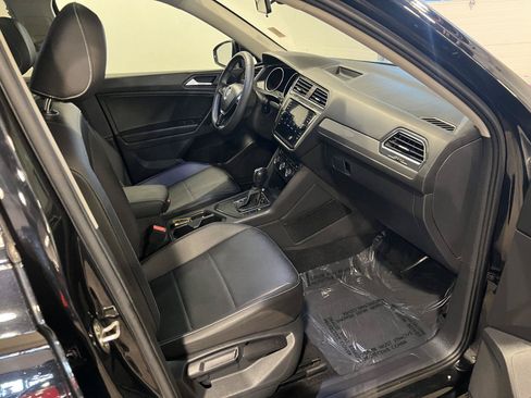 Used 2021 Volkswagen Tiguan SE FWD image 40