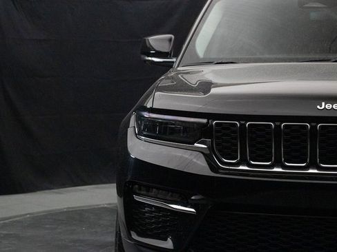 Used 2023 Jeep Grand Cherokee Limited w/ Trailer Tow Prep Group (B) image 5