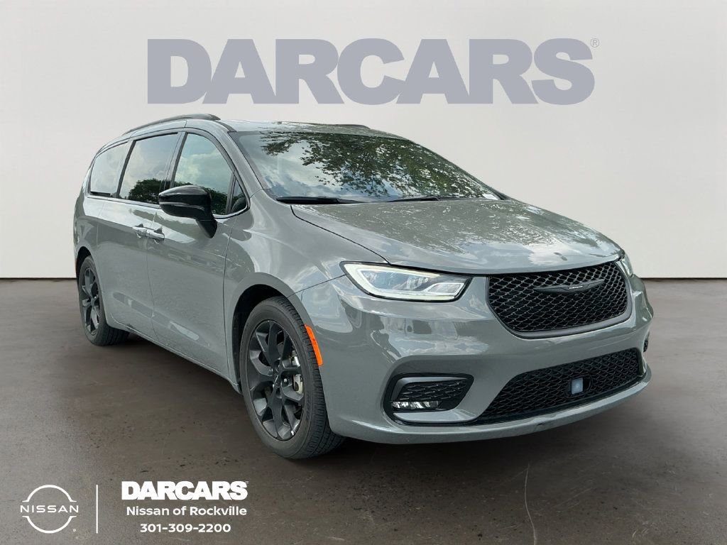 Used 2025 Chrysler Pacifica Limited FWD image 1