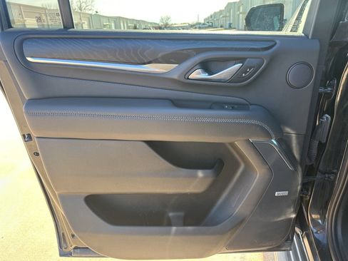 Used 2022 GMC Yukon XL Denali image 32