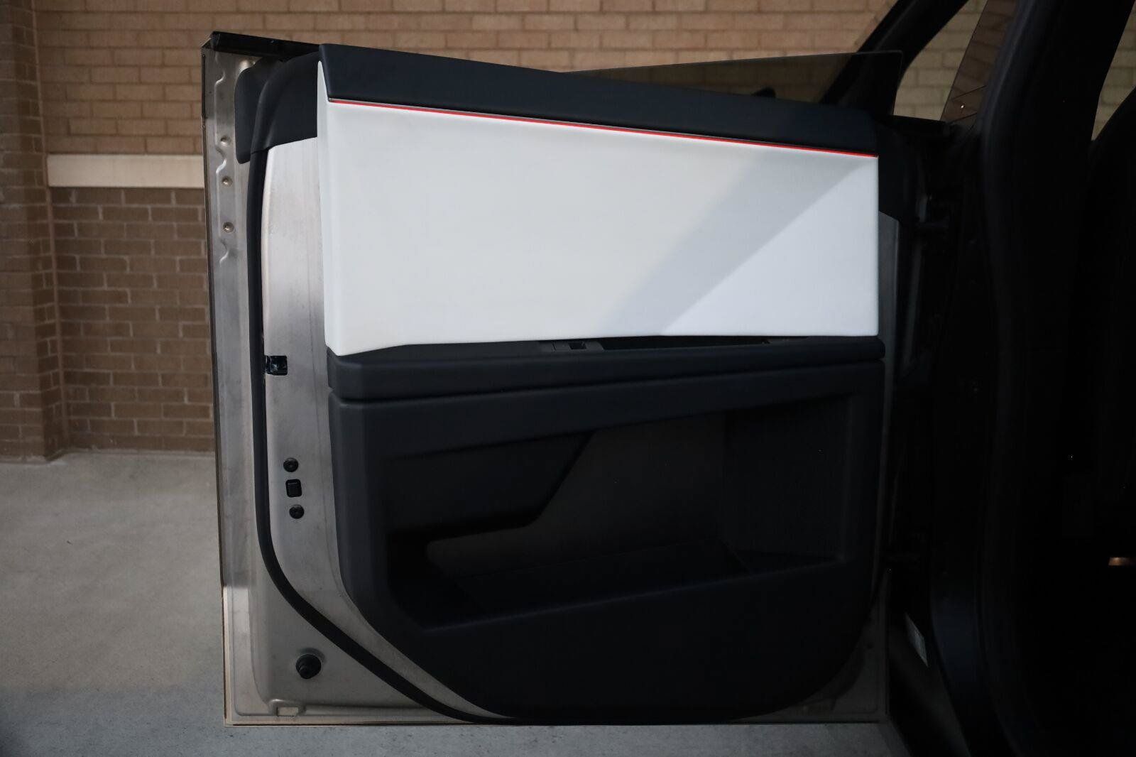 Used 2024 Tesla Cybertruck AWD Crew Cab image 21