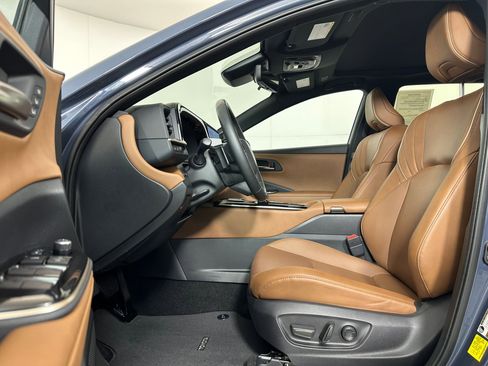 Used 2025 Toyota Crown Signia image 4