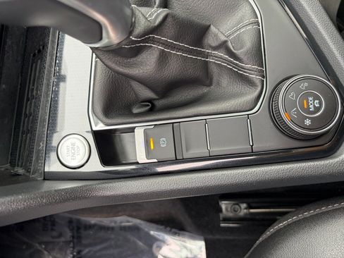 Used 2025 Volkswagen Taos SE image 20