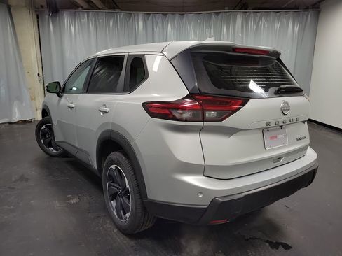 Used 2024 Nissan Rogue SV image 6