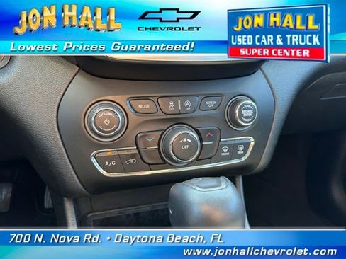 Used 2021 Jeep Cherokee Latitude Plus image 25