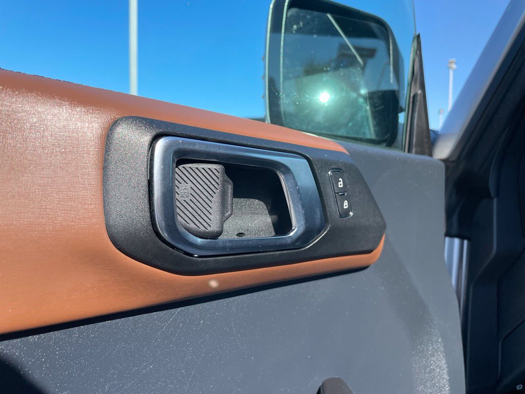 Used 2024 Ford Bronco Outer Banks AWD/4WD image 12