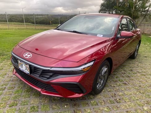 Used 2024 Hyundai Elantra SEL FWD image 3