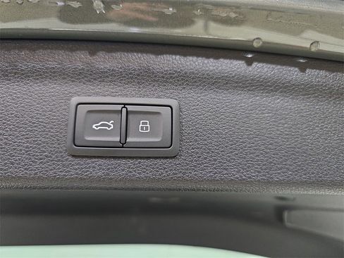 Used 2024 Audi Q3 2.0T Premium Plus w/ Premium Plus Package image 16