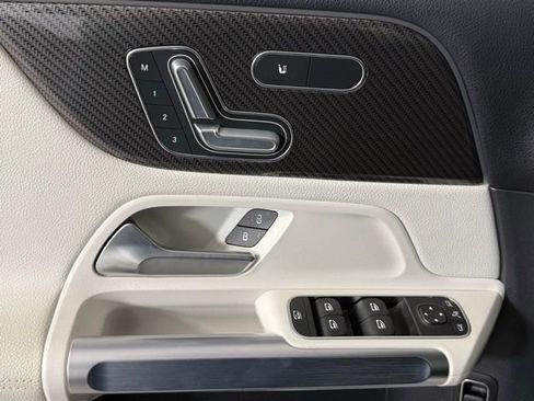 Used 2022 Mercedes-Benz GLB 250 image 14