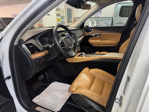 Used 2016 Volvo XC90 T8 Inscription w/ Vision Package image 6