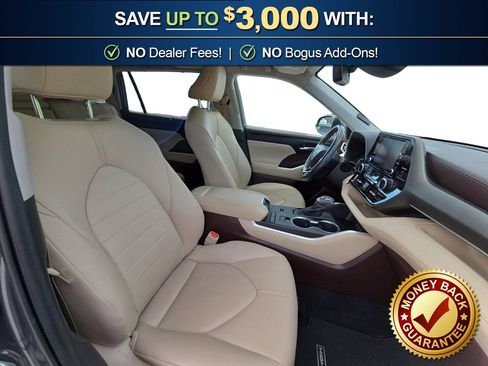 Used 2020 Toyota Highlander XLE image 22