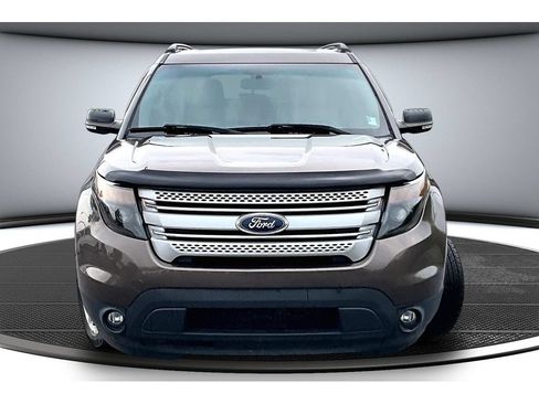 Used 2015 Ford Explorer XLT w/ Equipment Group 202A AWD/4WD image 4