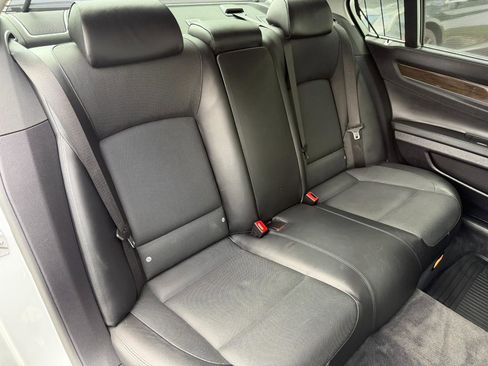 Used 2011 BMW 750Li RWD image 38
