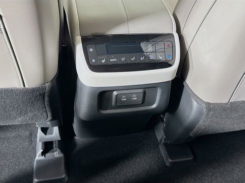 Certified 2026 INFINITI QX60 Luxe w/ Family Package image 32