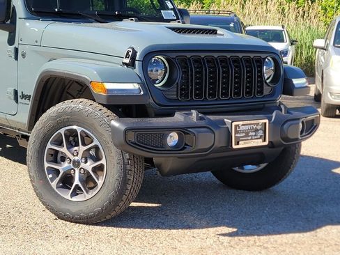 New 2026 Jeep Gladiator Sport AWD/4WD image 2