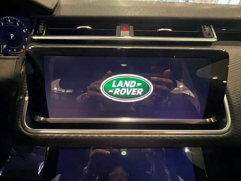 Used 2019 Land Rover Range Rover Velar R-Dynamic SE AWD/4WD image 23