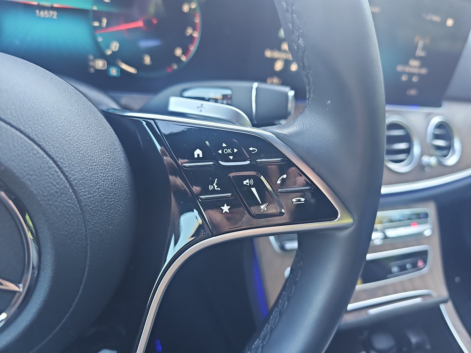 Used 2023 Mercedes-Benz E 350 4MATIC Sedan image 22