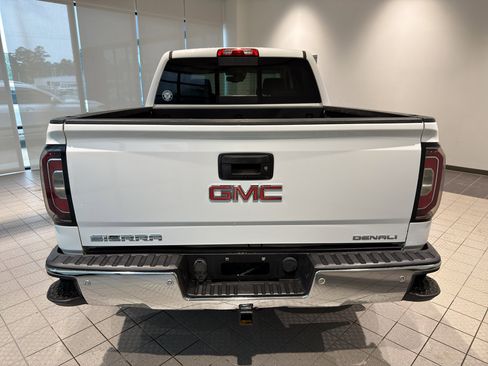 Used 2018 GMC Sierra 1500 SLT AWD/4WD image 4