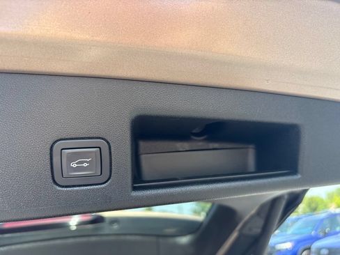 Used 2019 Chevrolet Equinox LT FWD image 25