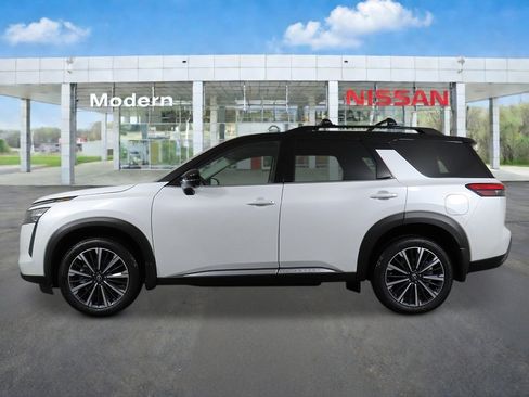 New 2026 Nissan Pathfinder Platinum image 2