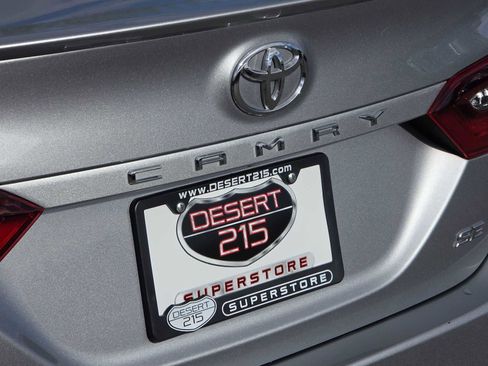 Used 2022 Toyota Camry SE image 11