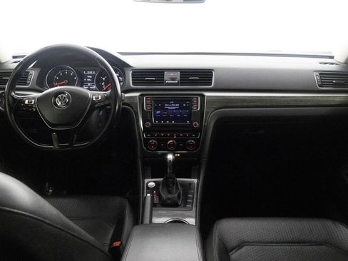 Used 2018 Volkswagen Passat 2.0T SE w/ SE Lighting Package image 22