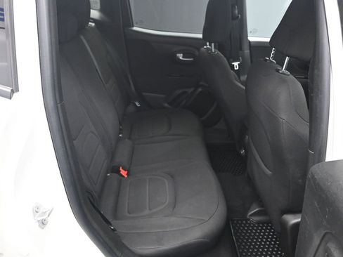 Used 2020 Jeep Renegade Latitude w/ Cold Weather Group image 31