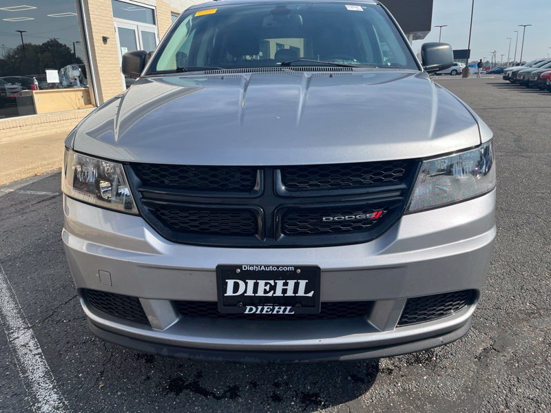 Used 2018 Dodge Journey SE w/ Connectivity Group FWD image 2