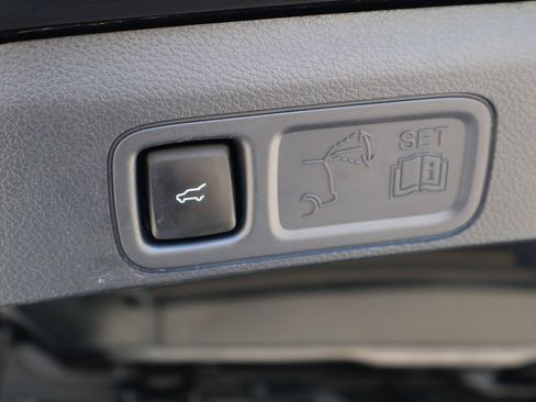 Used 2024 Ford Expedition XLT RWD image 12