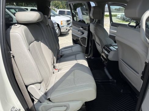 Used 2022 Jeep Wagoneer Series II AWD/4WD image 23