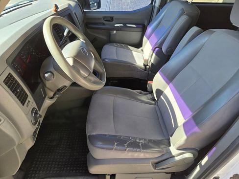 Used 2017 Nissan NV 3500 S RWD image 13