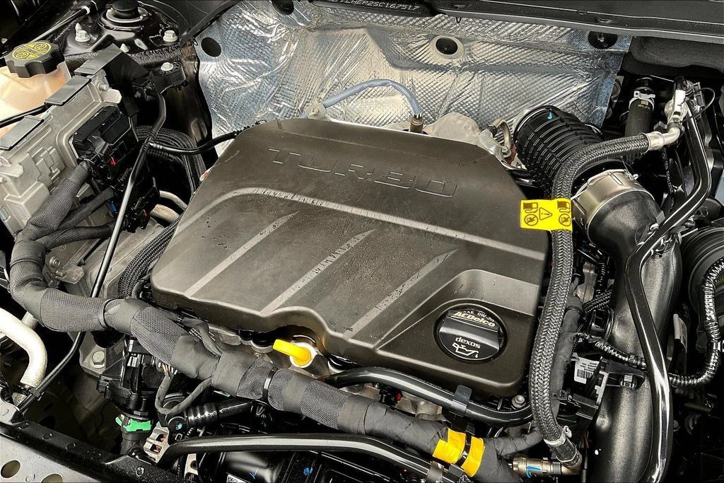 Used 2025 Chevrolet Trax LT FWD image 34